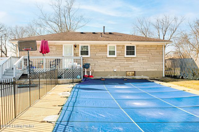 5705 Tarragon Ct, Louisville, KY 40219