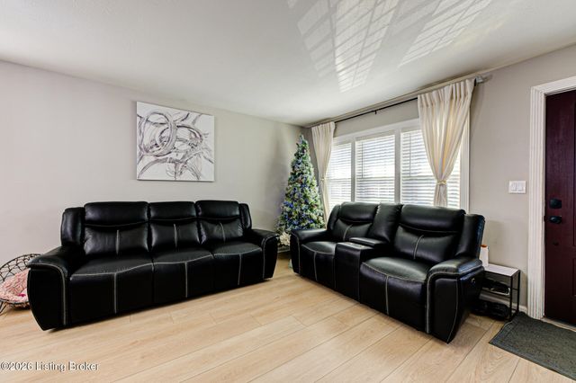 5705 Tarragon Ct, Louisville, KY 40219