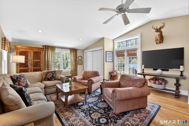 28 Deepwood Road, Simsbury, CT 06070