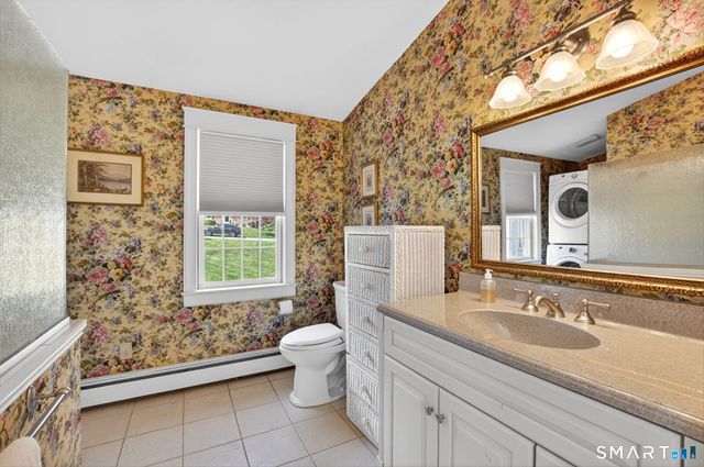 28 Deepwood Road, Simsbury, CT 06070