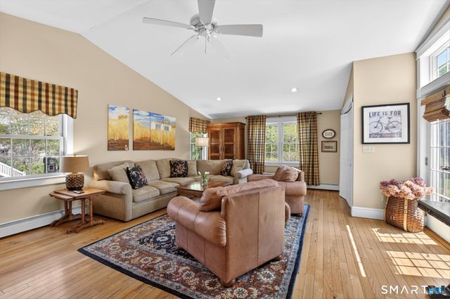 28 Deepwood Road, Simsbury, CT 06070