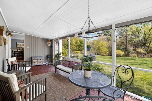 28 Deepwood Road, Simsbury, CT 06070