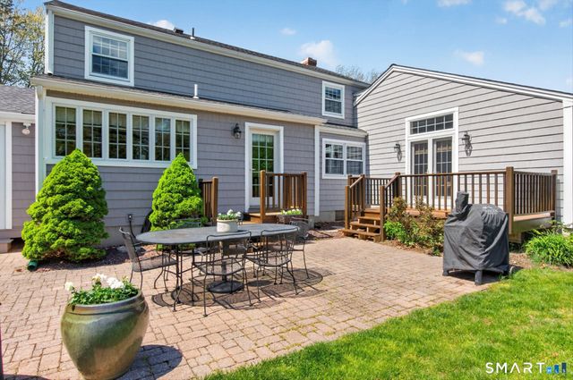 28 Deepwood Road, Simsbury, CT 06070