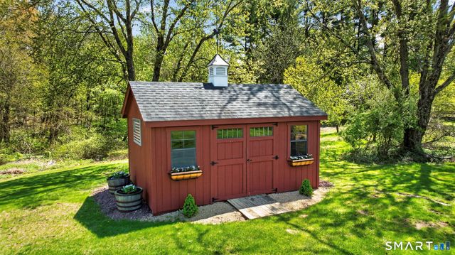 28 Deepwood Road, Simsbury, CT 06070