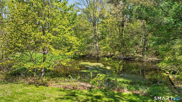 28 Deepwood Road, Simsbury, CT 06070