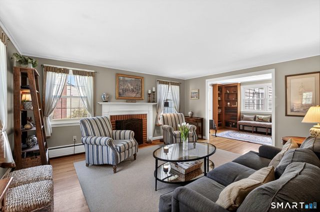 28 Deepwood Road, Simsbury, CT 06070