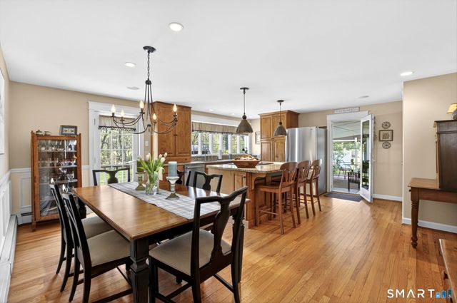 28 Deepwood Road, Simsbury, CT 06070