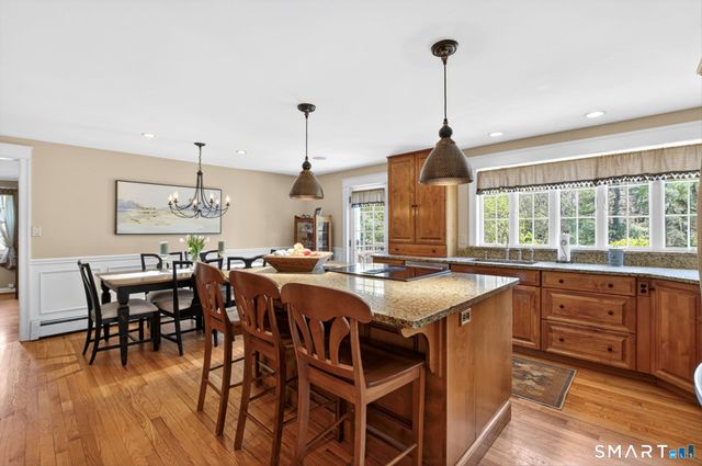 28 Deepwood Road, Simsbury, CT 06070