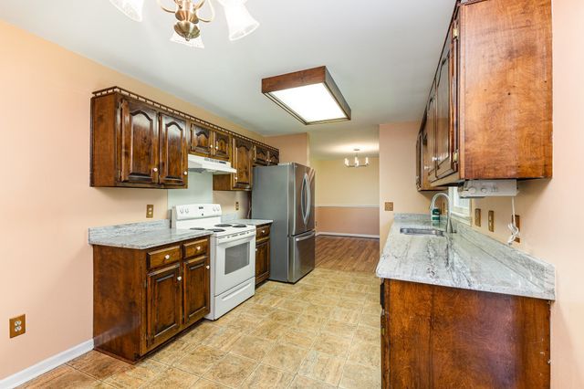 408 Shawnee Dr, Columbia, TN 38401