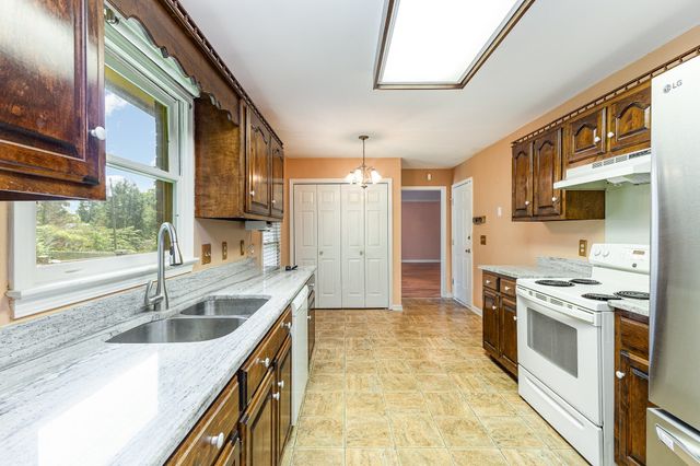 408 Shawnee Dr, Columbia, TN 38401