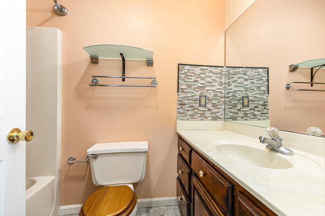 408 Shawnee Dr, Columbia, TN 38401