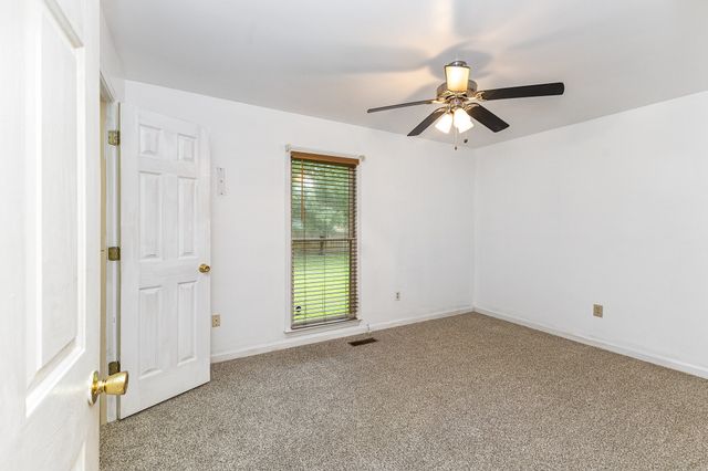 408 Shawnee Dr, Columbia, TN 38401