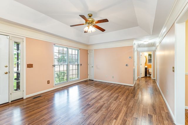 408 Shawnee Dr, Columbia, TN 38401