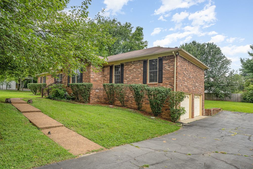 408 Shawnee Dr, Columbia, TN 38401