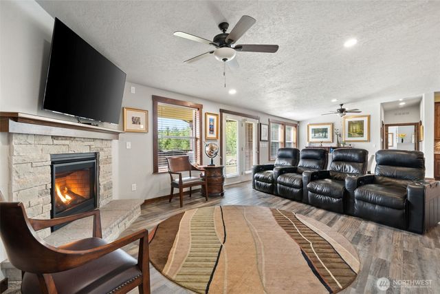 437 NW Equestrian Drive, Poulsbo, WA 98370