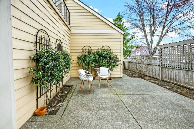 557 N Mountain Avenue, Ashland, OR 97520