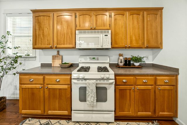 557 N Mountain Avenue, Ashland, OR 97520