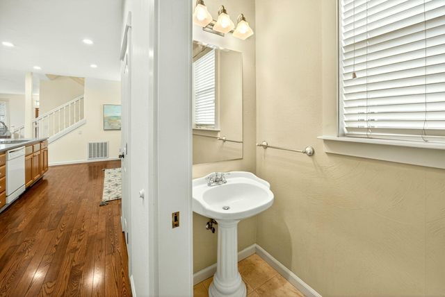 557 N Mountain Avenue, Ashland, OR 97520