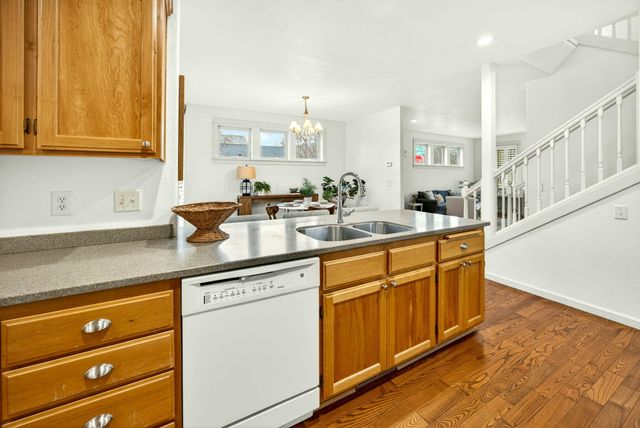 557 N Mountain Avenue, Ashland, OR 97520