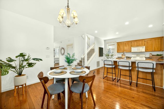 557 N Mountain Avenue, Ashland, OR 97520