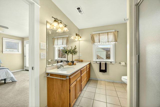 557 N Mountain Avenue, Ashland, OR 97520