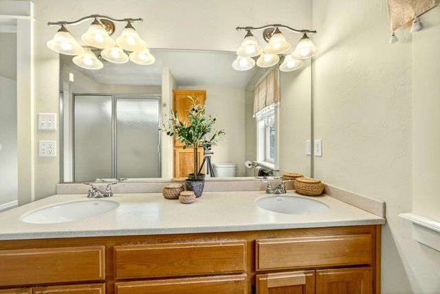 557 N Mountain Avenue, Ashland, OR 97520