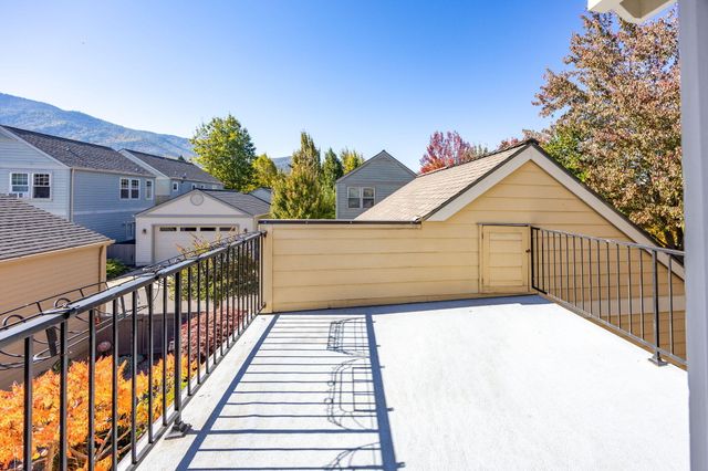 557 N Mountain Avenue, Ashland, OR 97520