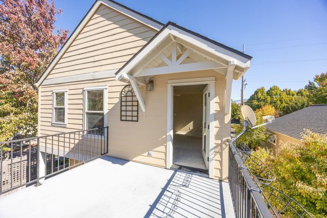 557 N Mountain Avenue, Ashland, OR 97520