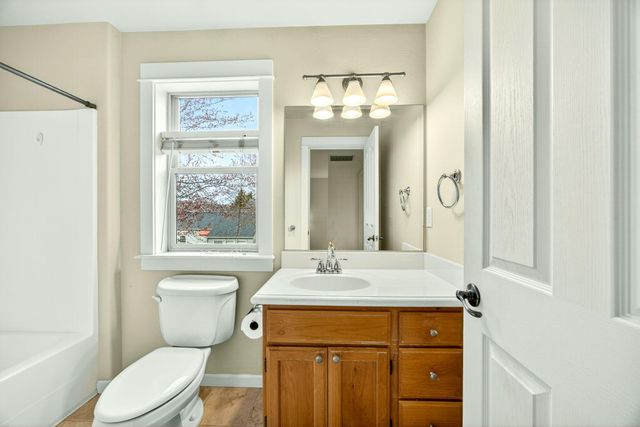 557 N Mountain Avenue, Ashland, OR 97520