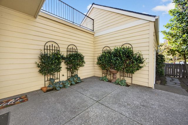 557 N Mountain Avenue, Ashland, OR 97520