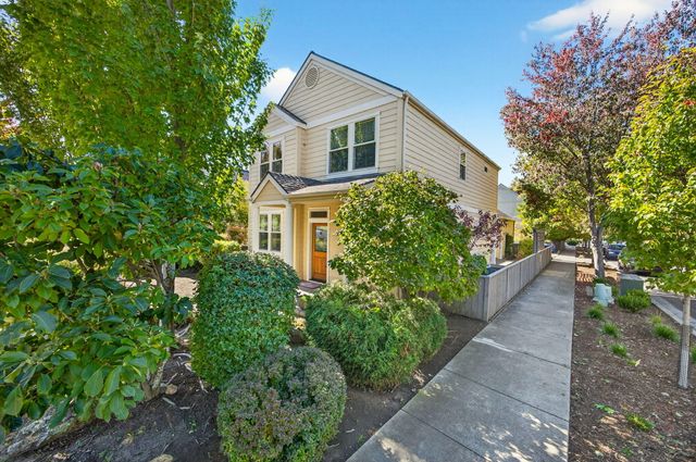 557 N Mountain Avenue, Ashland, OR 97520