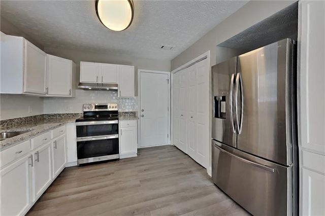 5021 Limerick Lane, Flowery Branch, GA 30542