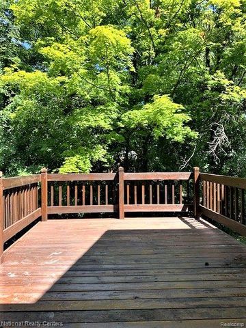 6298 Aspen Ridge Boulevard 34, West Bloomfield, MI 48322