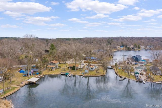 11388 Sunset Boulevard, Putnam Township, MI 48169