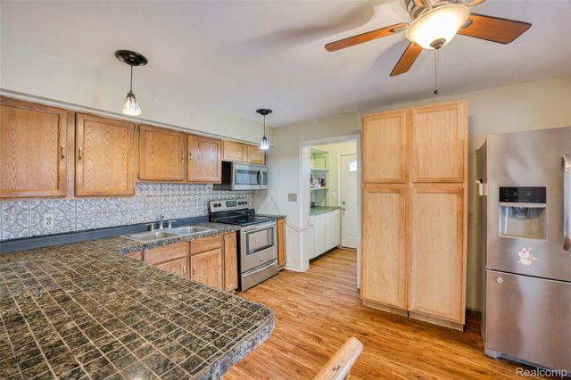 11388 Sunset Boulevard, Putnam Township, MI 48169