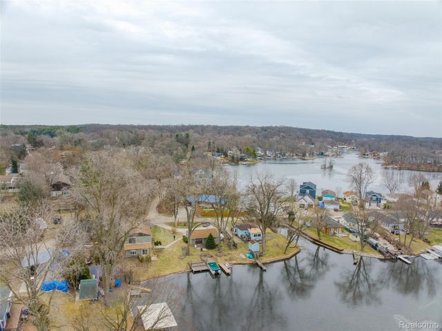 11388 Sunset Boulevard, Putnam Township, MI 48169