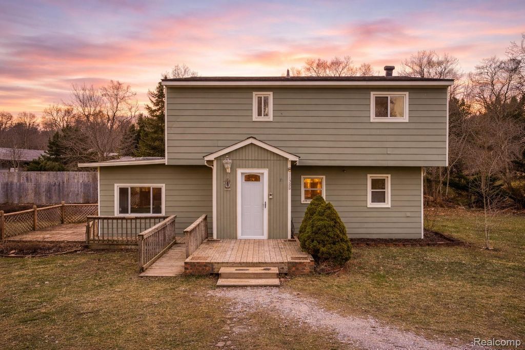 11388 Sunset Boulevard, Putnam Township, MI 48169