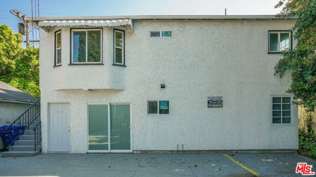 6112 Saturn Street, Los Angeles, CA 90035