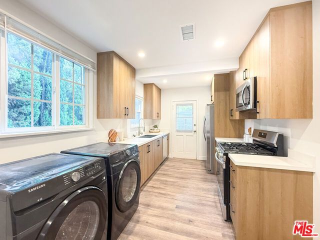 6112 Saturn Street, Los Angeles, CA 90035