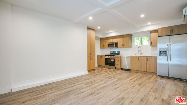 6112 Saturn Street, Los Angeles, CA 90035