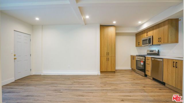 6112 Saturn Street, Los Angeles, CA 90035