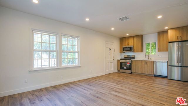 6112 Saturn Street, Los Angeles, CA 90035