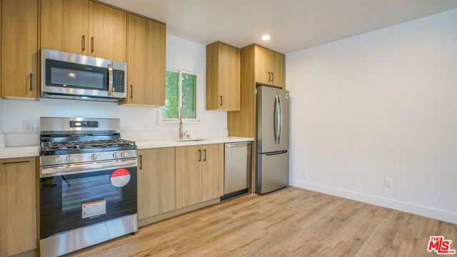 6112 Saturn Street, Los Angeles, CA 90035