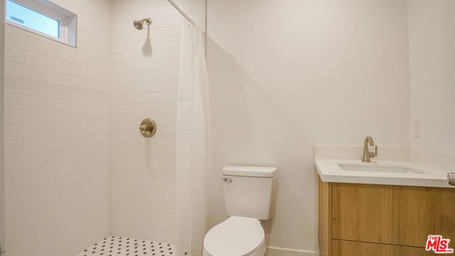 6112 Saturn Street, Los Angeles, CA 90035