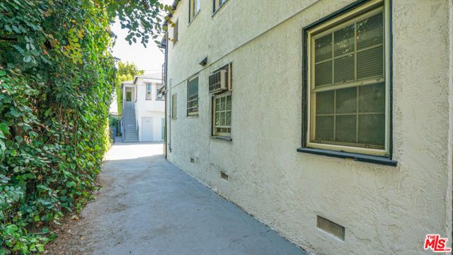 6112 Saturn Street, Los Angeles, CA 90035