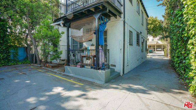 6112 Saturn Street, Los Angeles, CA 90035