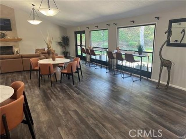 24303 Woolsey Canyon 97, Canoga Park (los Angeles), CA 91304