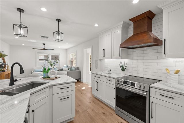 426 SUNRISE COURT, Orlando, FL 32803