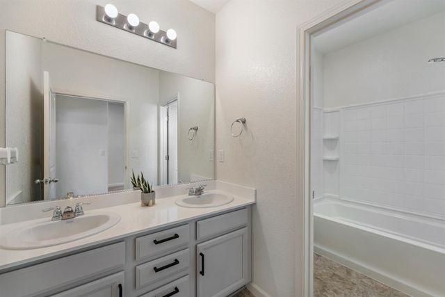 1585 Tannehill Dr, Manteca, CA 95337