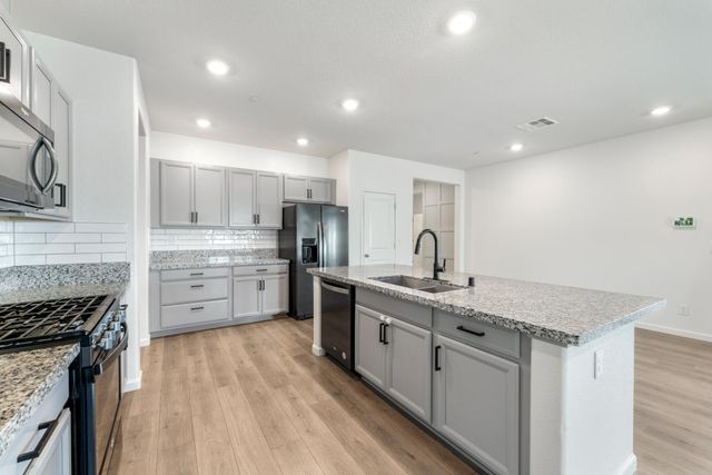 1585 Tannehill Dr, Manteca, CA 95337